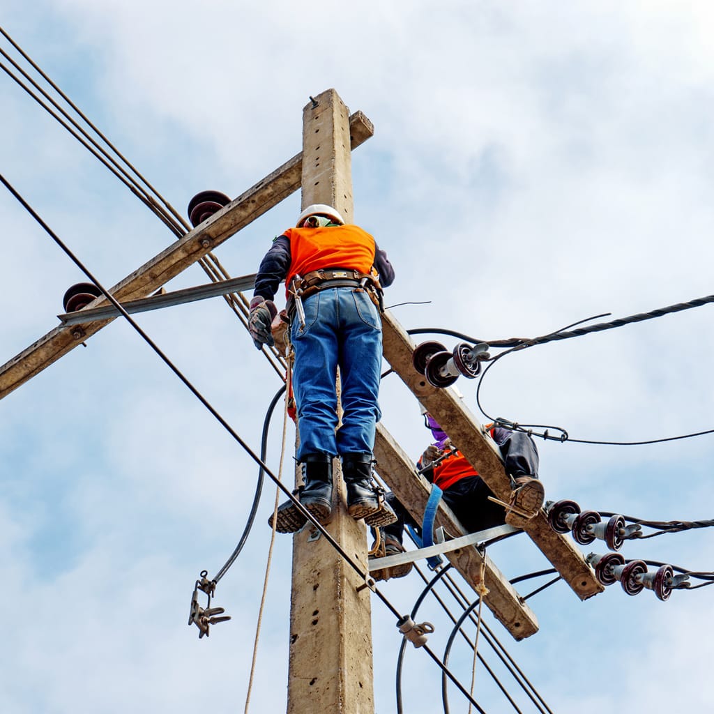 image technicien/ne en lignes haute tension 