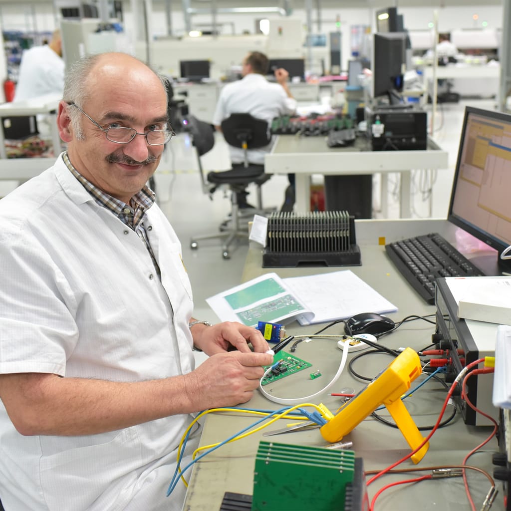 Agent / Agente de maîtrise de fabrication de matériels électriques