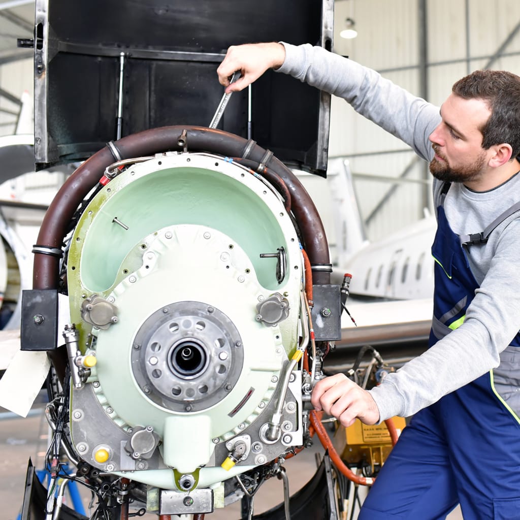 image mécanicien/ne d'entretien d'avion